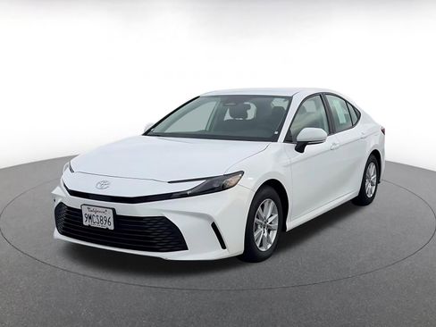 Used 2025 Toyota Camry LE image 7