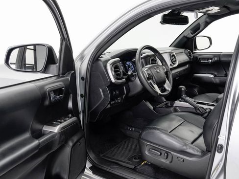 Used 2021 Toyota Tacoma Limited image 7