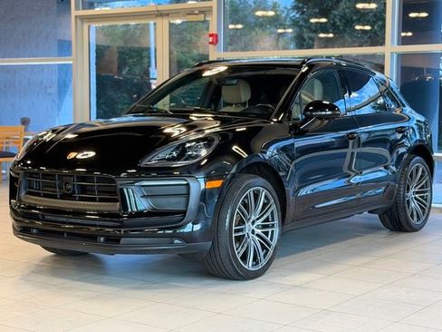 Used 2023 Porsche Macan AWD/4WD image 4