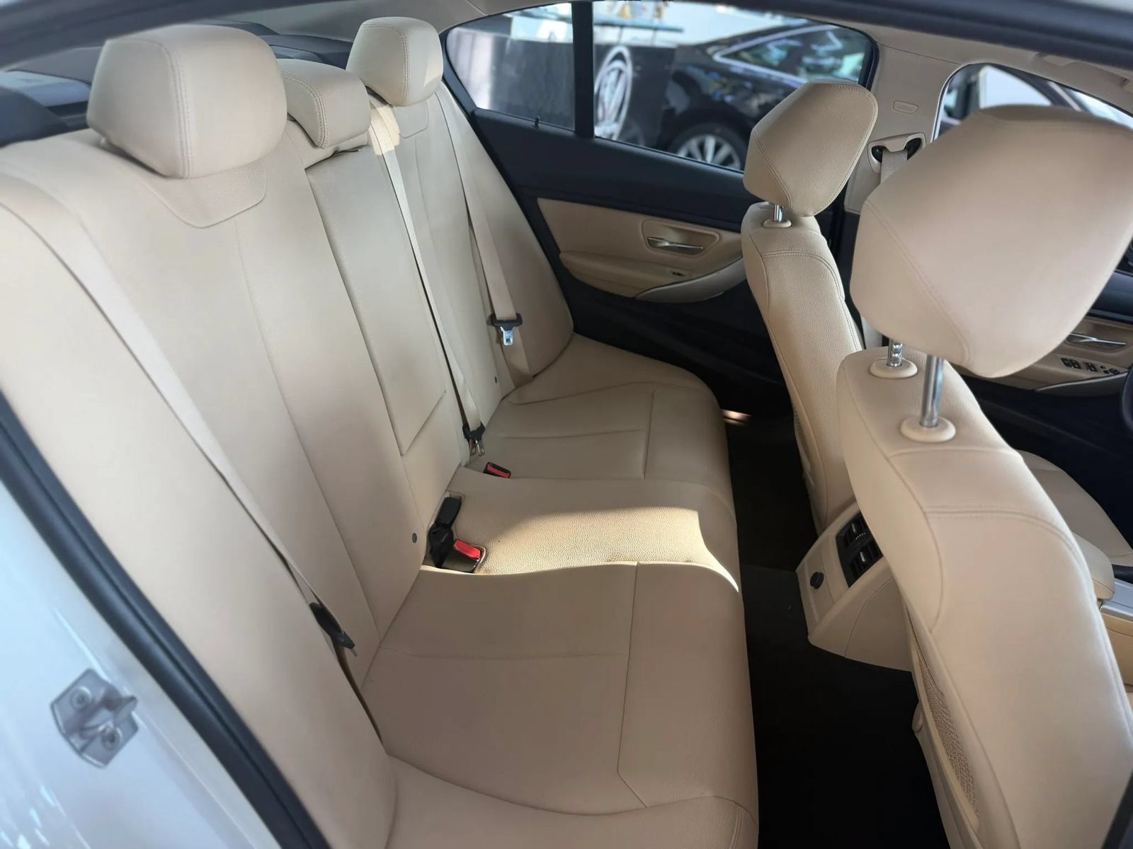 Used 2018 BMW 320i xDrive Sedan w/ Convenience Package AWD/4WD image 11