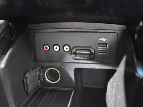 Used 2013 Ford Explorer XLT image 19