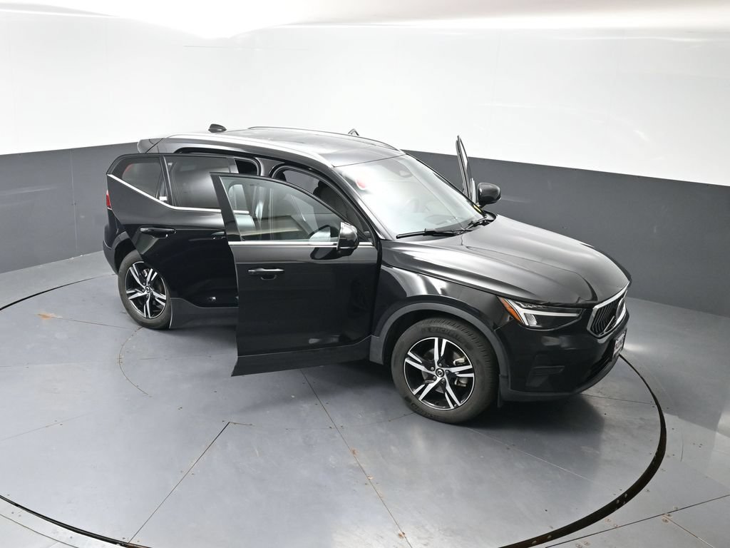 Used 2025 Volvo XC40 B5 Core AWD/4WD image 59