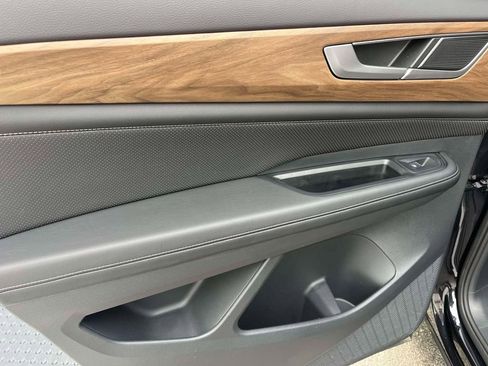 Used 2024 Volkswagen Atlas SE image 15