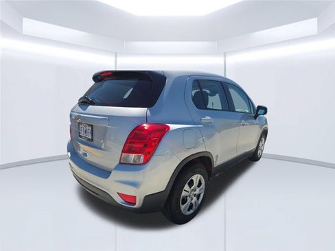 Used 2018 Chevrolet Trax LS FWD image 4