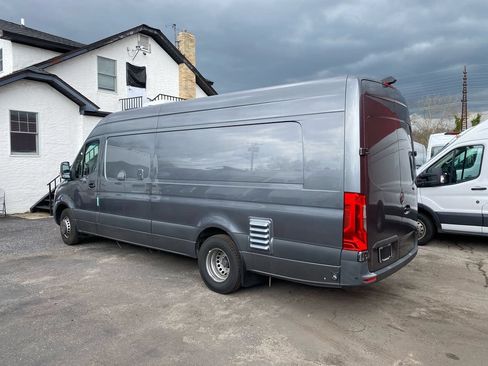 Used 2022 Mercedes-Benz Sprinter 4500 image 3