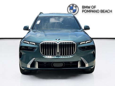Used 2025 BMW X7 xDrive40i AWD/4WD image 2