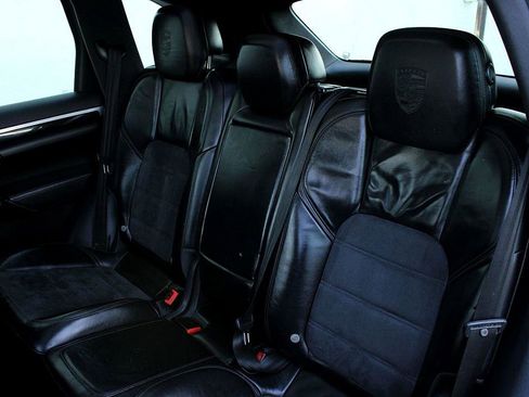 Used 2018 Porsche Cayenne Platinum Edition image 11