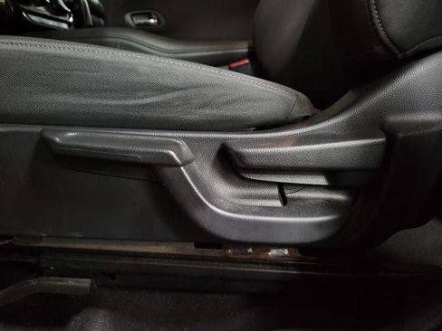 Used 2020 Honda HR-V Sport image 17