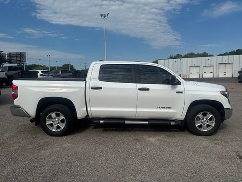 Used 2020 Toyota Tundra SR5 w/ SR5 Upgrade Package AWD/4WD image 11