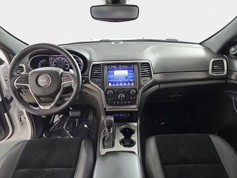 Used 2017 Jeep Grand Cherokee Altitude AWD/4WD image 14