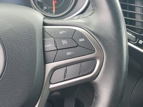 Used 2019 Jeep Cherokee Limited FWD image 15