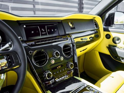 Used 2022 Rolls-Royce Cullinan Black Badge w/ Dark Exterior Package AWD/4WD image 69