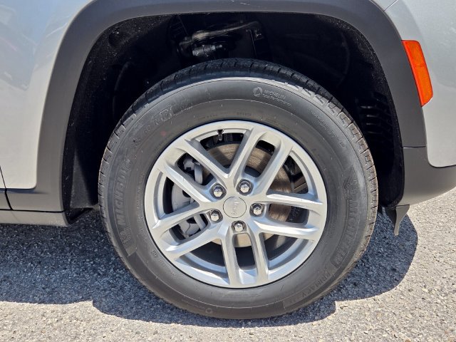 New 2026 Jeep Grand Cherokee Laredo RWD image 10