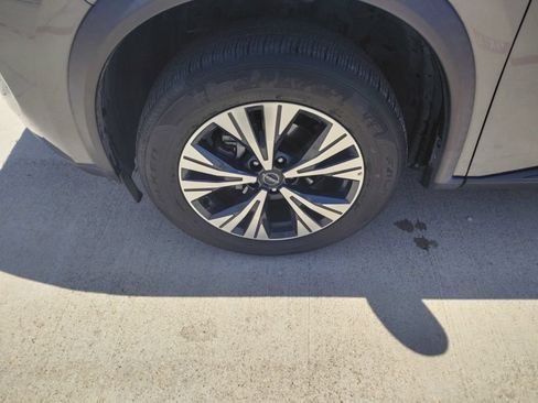 Used 2023 Nissan Rogue SV FWD image 2