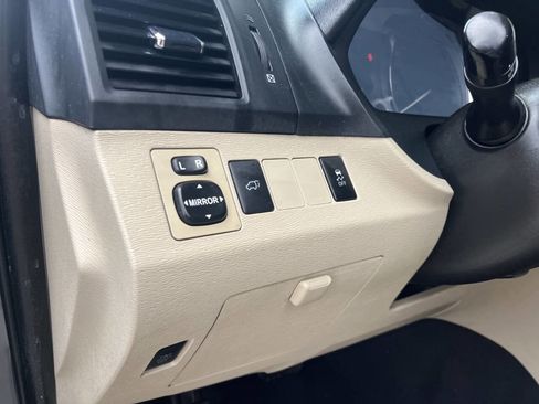 Used 2009 Toyota Venza image 24