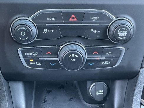 Used 2020 Dodge Charger SXT image 12