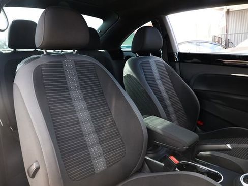 Used 2014 Volkswagen Beetle R-Line FWD image 21