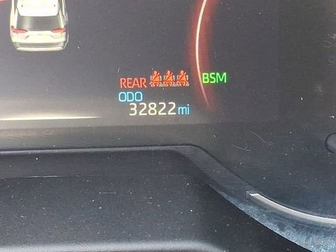 Used 2025 Toyota RAV4 XLE AWD/4WD image 18