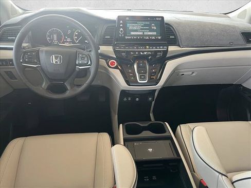 Used 2025 Honda Odyssey Touring image 9