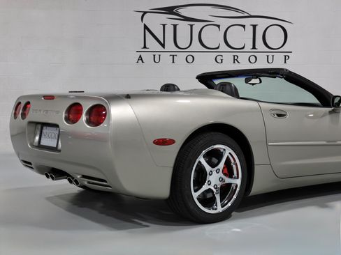 Used 1999 Chevrolet Corvette Convertible w/ Performance Handling Pkg RWD image 27