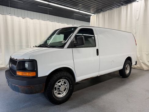 Used 2010 Chevrolet Express 2500 RWD image 1