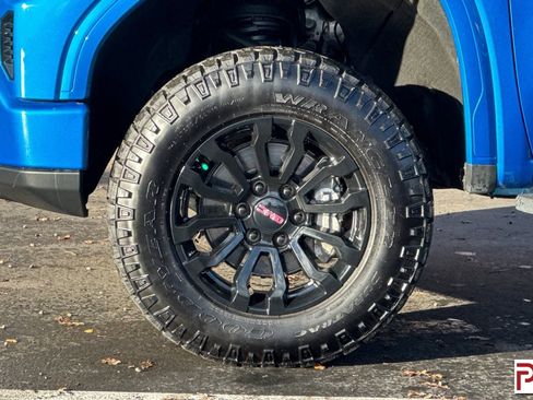 Used 2022 GMC Sierra 1500 AT4X image 32