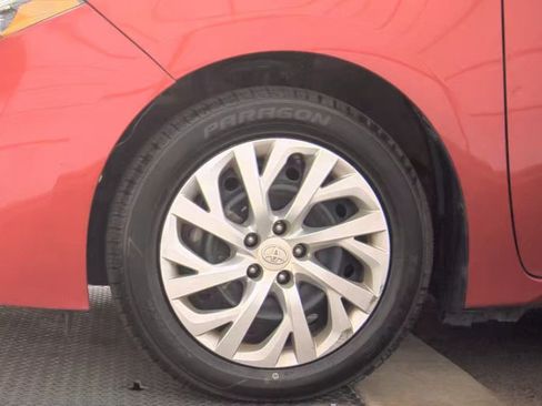 Used 2018 Toyota Corolla LE FWD image 16