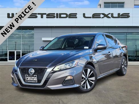 Used 2021 Nissan Altima 2.5 SV w/ SV Premium Package image 1