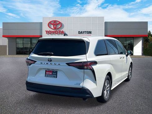 Used 2021 Toyota Sienna XLE AWD/4WD image 5