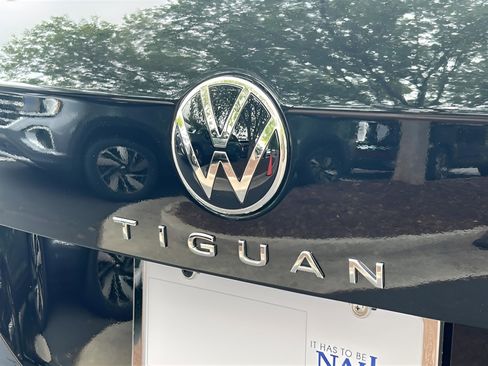 Used 2024 Volkswagen Tiguan SE R-Line FWD image 27