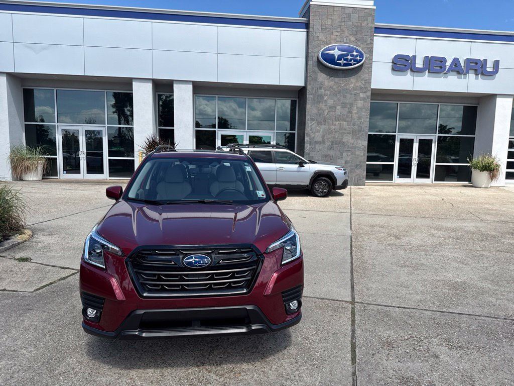 Used 2024 Subaru Forester Premium AWD/4WD image 2