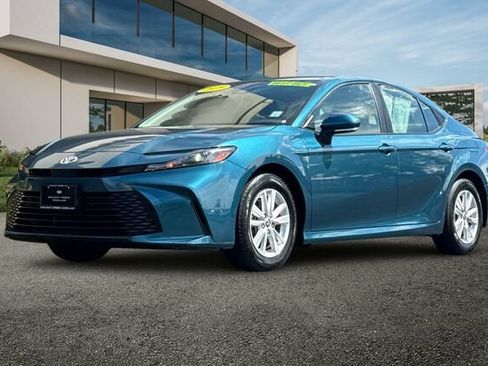Used 2025 Toyota Camry LE FWD image 8