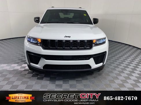 New 2026 Jeep Grand Cherokee Altitude image 2