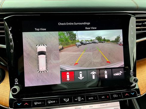 Used 2024 Jeep Grand Wagoneer Series III w/ Rear Seat Video Group 1 AWD/4WD image 14