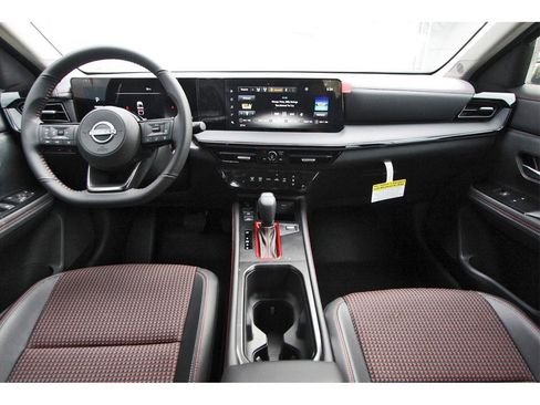 New 2025 Nissan Kicks SR image 9