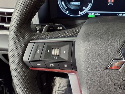 New 2025 Mitsubishi Outlander SE image 25