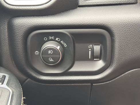 Used 2024 RAM 2500 Big Horn AWD/4WD image 12