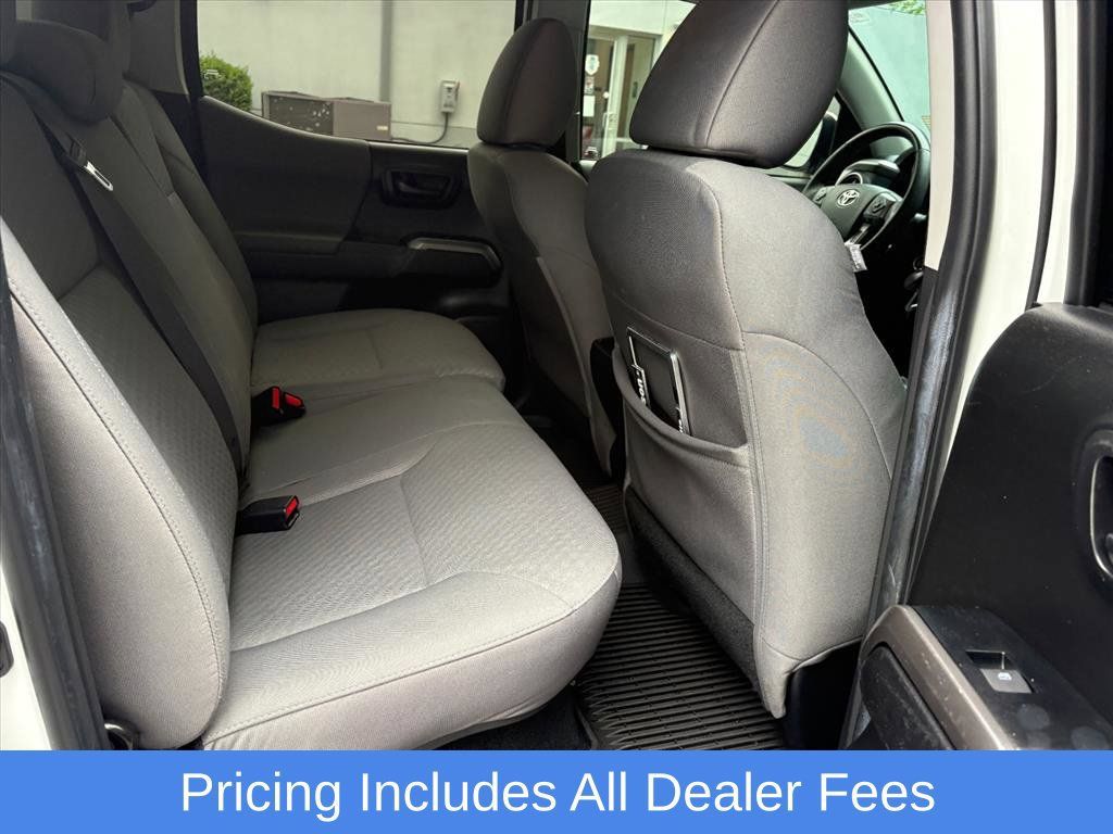 Used 2022 Toyota Tacoma SR5 AWD/4WD image 18