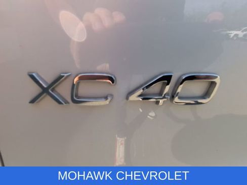 Used 2022 Volvo XC40 T5 R-Design w/ Climate Package AWD/4WD image 34