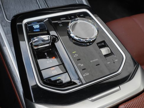 Certified 2023 BMW i7 xDrive60 AWD/4WD image 24