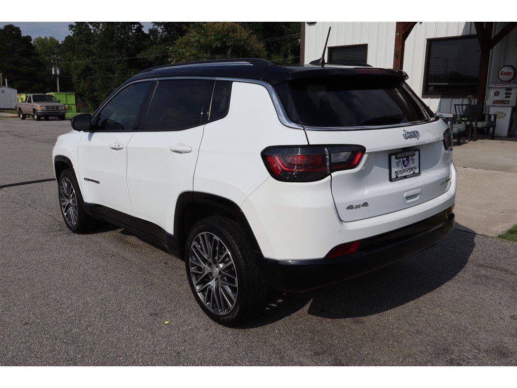 Used 2022 Jeep Compass Limited w/ Elite Group AWD/4WD image 3