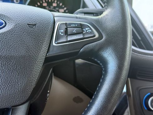 Used 2019 Ford Escape Titanium AWD/4WD image 38