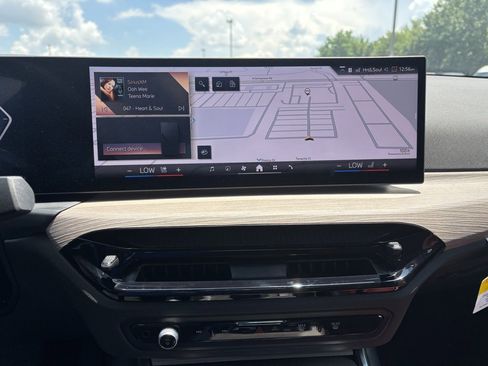 Used 2025 BMW 330i Sedan w/ Premium Package image 18