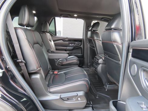 Used 2024 Honda Pilot TrailSport image 29