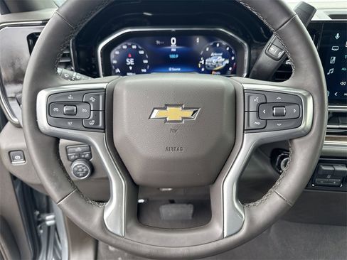 Used 2025 Chevrolet Silverado 2500 LT w/ Convenience Package image 9