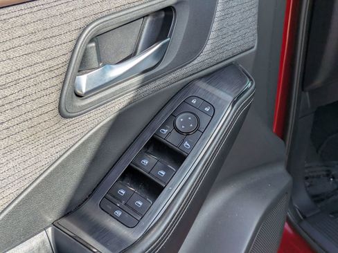 Used 2023 Nissan Rogue SV image 12