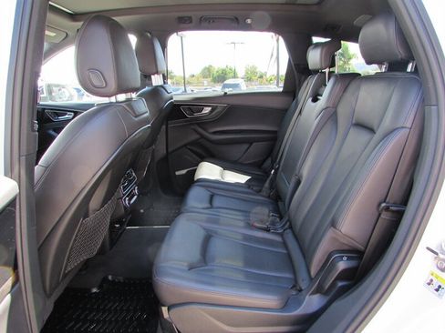 Used 2017 Audi Q7 3.0T Premium Plus w/ Premium Plus Package AWD/4WD image 26