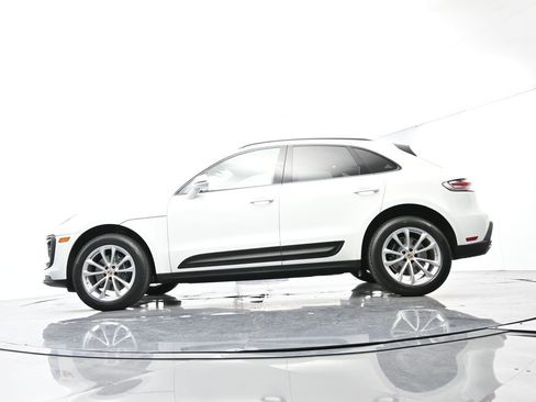Certified 2022 Porsche Macan image 47