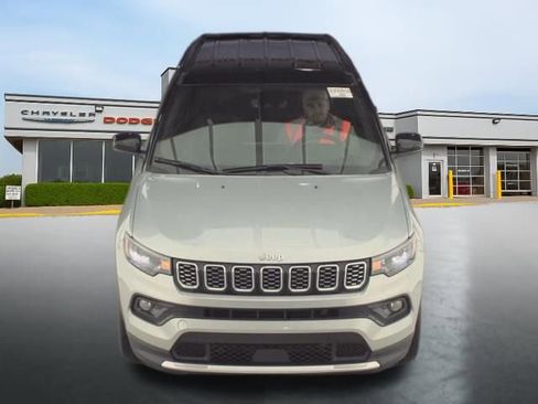 Used 2025 Jeep Compass Limited image 5