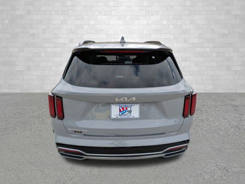 Used 2023 Kia Sorento EX w/ Panoramic Sunroof Package image 3